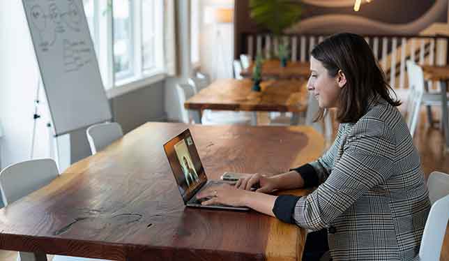lady sitting in the chair with her laptop