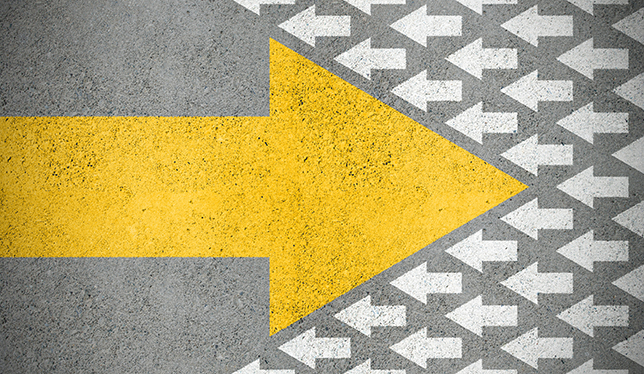 Big yellow arrow going against a group of small white arrows